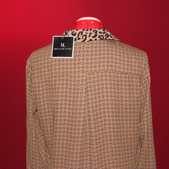 Button-Down Geometric Print Blouse with Cheetah Detailing - Picture 4 of 9